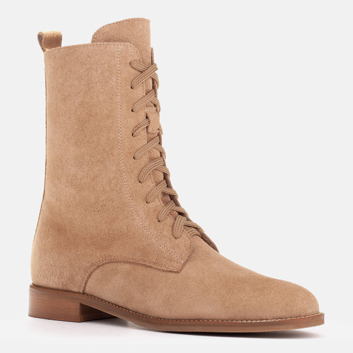 Classic low-heeled boots